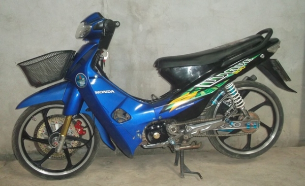 ขายรถมอเตอร์ไซด์  HONDA เวฟ100 ทะเบียนไม่ขาด  ชุดโอนครบ  เครื่องดีครับ เชิญชมก่อนได้เลยครับ