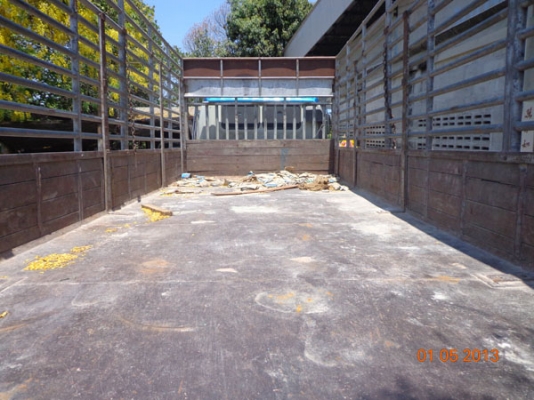 กระบะ 10 ล้อ 1 เพลา กระบะคาร์โก้ คอก แป๊ปน้ำ ใส่ HINO HITEC 6.50 ม. ข้างมีผุบ้าง พื้นสวยปูเหล็ก คอกแป๊ป อย่างหนา ขายตามสภาพ