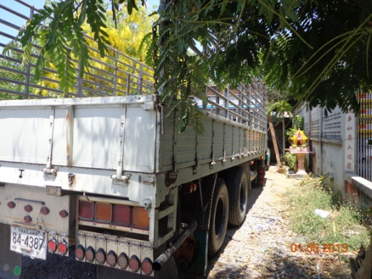 กระบะ 10 ล้อ 1 เพลา กระบะคาร์โก้ คอก แป๊ปน้ำ ใส่ HINO HITEC 6.50 ม. ข้างมีผุบ้าง พื้นสวยปูเหล็ก คอกแป๊ป อย่างหนา ขายตามสภาพ