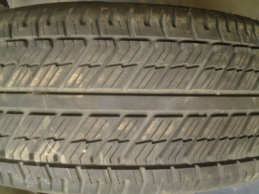 ขายยาง 235/65/R17 /   1000 บาท