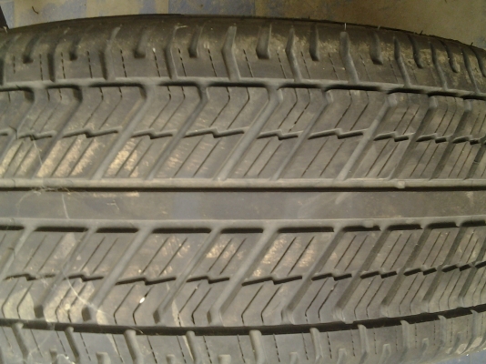 ขายยาง 235/65/R17 /   1000 บาท