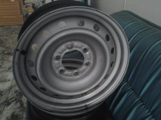 ขายยาง 235/65/R17 /   1000 บาท