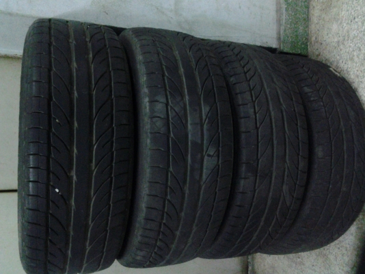 ขายยาง 235/65/R17 /   1000 บาท