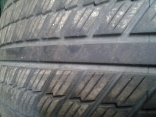 ขายยาง 235/65/R17 /   1000 บาท