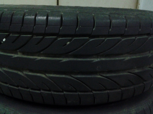 ขายยาง 235/65/R17 /   1000 บาท