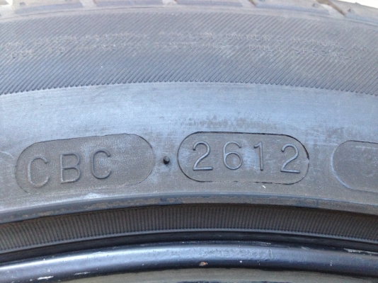 ขายยางแม็กซีส 215/55/17 ปี12 สวยๆ1 ชุด