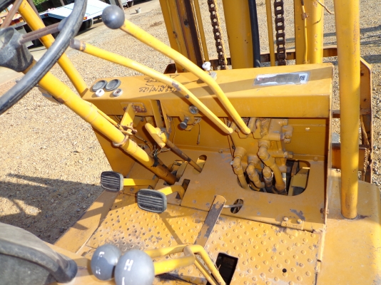 ขายรถยก KOMATSU FD25 เครื่องดีเซล ติดต่อคุณยุทธิ์ โทร. 081-9870866 คณจิ๊ด โทร. 089-7949488