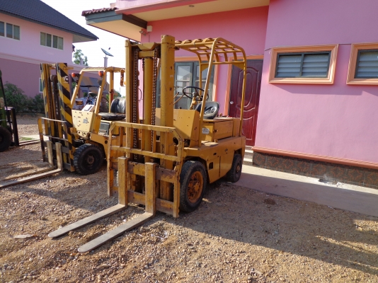ขายรถยก KOMATSU FD25 เครื่องดีเซล ติดต่อคุณยุทธิ์ โทร. 081-9870866 คณจิ๊ด โทร. 089-7949488