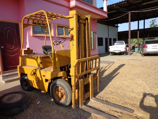ขายรถยก KOMATSU FD25 เครื่องดีเซล ติดต่อคุณยุทธิ์ โทร. 081-9870866 คณจิ๊ด โทร. 089-7949488