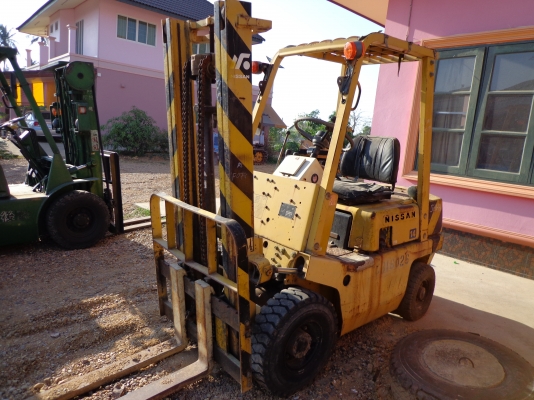 ขายรถยก NISSAN เครื่องเบนซิน ติดต่อคุณยุทธิ์ โทร. 081-9870866 คณจิ๊ด โทร. 089-7949488