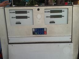 ขายตู้จ่ายน้ำมันโตเคี่ยม 2 แม่ปั้ม 2 มือจ่าย ตามสภาพ มี 4 ตู้ ๆ ่ละ40000