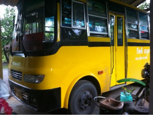 ฝากขายรถมินิบัสรับส่งนักเรียนเป็นยี่ห้อ ISUZU 135 แรงม้า เล่มทะเบียนพร้อมโอน สนใจติดต่อนุ 087-2976734
