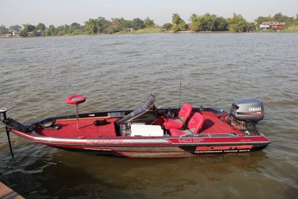 ขายใหม่ครับลูกค้าเอามาเทริน เรือแบส16.5 ฟุตSKEETER เครื่อง YAMAHA 115hp