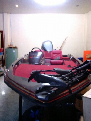 ขายใหม่ครับลูกค้าเอามาเทริน เรือแบส16.5 ฟุตSKEETER เครื่อง YAMAHA 115hp
