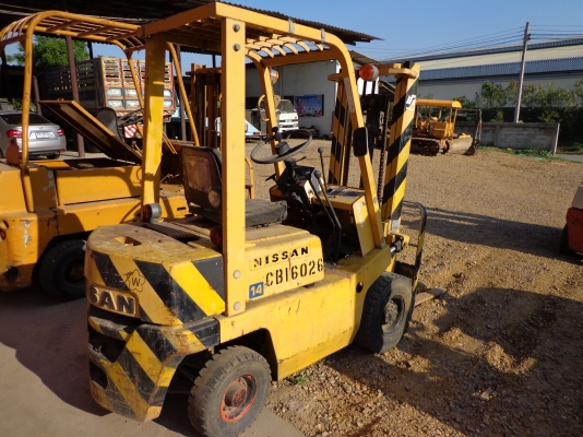 ขายรถยก NISSAN เครื่องเบนซิน ติดต่อคุณยุทธิ์ โทร. 081-9870866 คณจิ๊ด โทร. 089-7949488