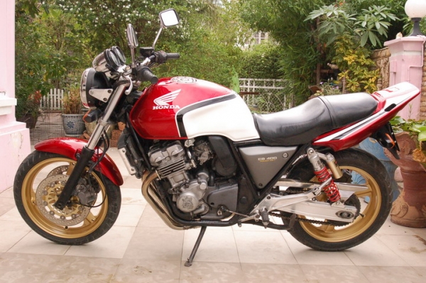 CB400 แดงขาว ทะเบียนแท้โอนขนส่ง ท่อสูตรยกชุด WR'S สภาพสวยๆช้าอดนะครับ