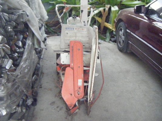 รถเกี่ยวข้าวเดินตาม