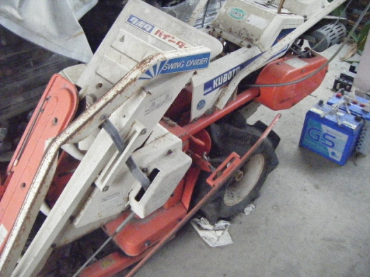 รถเกี่ยวข้าวเดินตาม