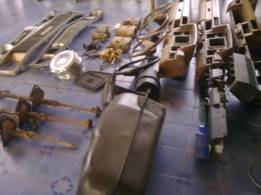 อะไหล่รถคลาสสิคหลายรายการครับ อะไหล่รถคลาสสิคหลายรายการครับ