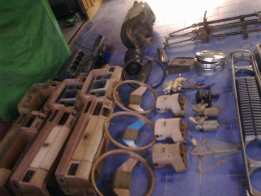 อะไหล่รถคลาสสิคหลายรายการครับ อะไหล่รถคลาสสิคหลายรายการครับ