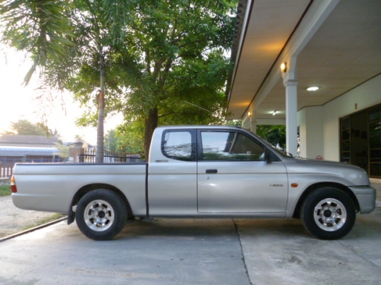 ขายมิตซูบิชิสตราด้า แค๊ป ราคา 168000   โทร 081 3298448