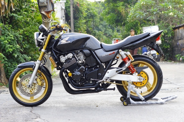 ขาย CB 400 TEC2 ปี2003 ทะเบียน ของแต่งเต็มคัน