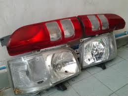 ขายไฟหน้า ไฟท้าย รถตู้ commuter