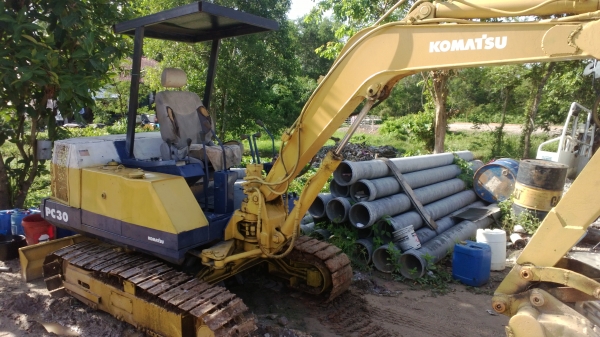 แบคโฮPC30-5พร้อมใช้ เครื่อง ปั้มดีมาก ขายถูก200000บ.(รถร้านวัสดุก่อสร้าง)