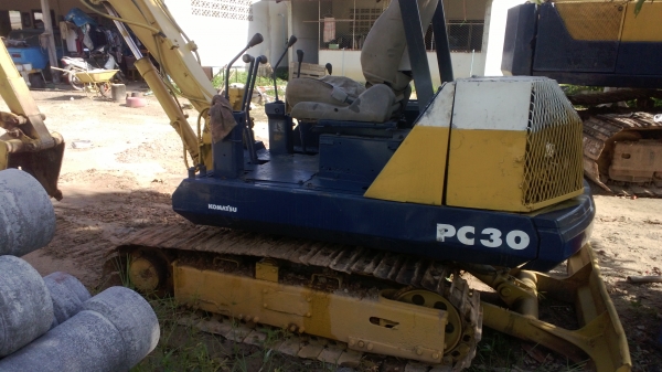 แบคโฮPC30-5พร้อมใช้ เครื่อง ปั้มดีมาก ขายถูก200000บ.(รถร้านวัสดุก่อสร้าง)