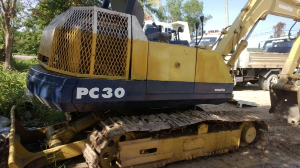 แบคโฮPC30-5พร้อมใช้ เครื่อง ปั้มดีมาก ขายถูก200000บ.(รถร้านวัสดุก่อสร้าง)
