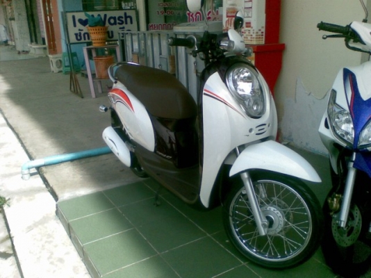 รถ 10 เดือน Scoopy &ndash; i ปี 2555 รถสวยจริง ลายคลาสสิค สนใจลดได้