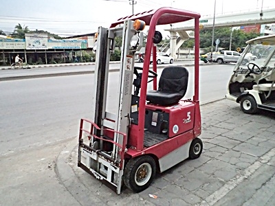 ขายรถยกโตโยต้า 500 กิโล  รุ่น6 เครื่องเบนซิน  กระบอกคู่ เสาสูง 2.5 เมตร   พวงมาลัยเพาเว่อร์  สีเดิมจากนอก นำเข้าจากญี่ปุ่น ใช้งานได้ทันที ราคา95000 ขอรายละเอียด / รูปถ่ายเพิ่มเติมได้ที่วิวัฒน์ 087-9834888 หรือ www.รถยกสินค้า.com