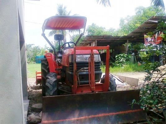 ขายด่วน..รถไถ KUBOTA L3408 DI เลขไมล์ 2600 ชั่วโมง สภาพใหม่ทั้งคัน รถสวย พร้อมใช้งาน แถมใบดันหน้า และ จอบหมุน ตราช้าง.