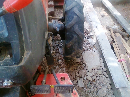 ขายด่วน..รถไถ KUBOTA L3408 DI เลขไมล์ 2600 ชั่วโมง สภาพใหม่ทั้งคัน รถสวย พร้อมใช้งาน แถมใบดันหน้า และ จอบหมุน ตราช้าง.