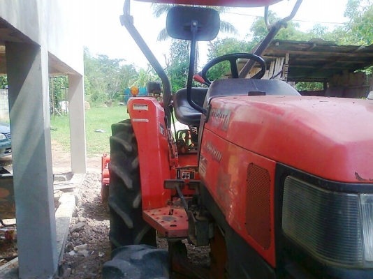 ขายด่วน..รถไถ KUBOTA L3408 DI เลขไมล์ 2600 ชั่วโมง สภาพใหม่ทั้งคัน รถสวย พร้อมใช้งาน แถมใบดันหน้า และ จอบหมุน ตราช้าง.