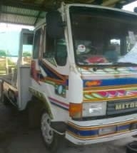 MITSUBISHI FUSO 190 HP PO6 รถหางปลาสิบล้อเพลาเดียว มีหางไฮดรอลิกส์ขึ้นรถเกี่ยวข้าวครบพร้อม เครื่องแน่นแรงดีมากลงเล่มครบถูกต้อง หัวเก๋งตาเหลี่ยมลายสวย ภายในสวยครบ แอร์ พวงมาลัยเพาเวอร์ ช่วงล่างคัชซีสวย ยางสภาพดี 10 เส้นพร้อมใช้งาน เอกสารทะเบียนภาษีครบพร้อม