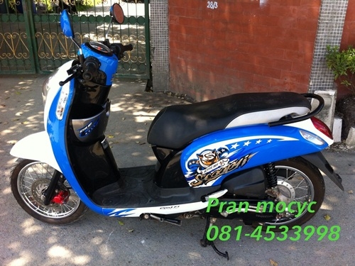 ขายscoopy-iสีน้ำเงินขาว ปี2555