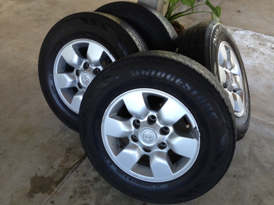 ขายแม็กพร้อมยาง 6รู 215/70/15 ปี12 ยางบริสโตนไม่ดุ้ง ไม่คด