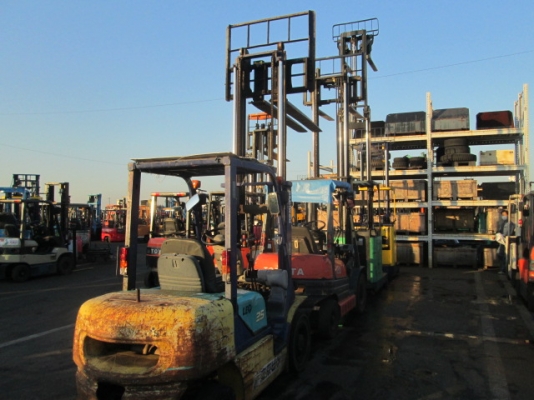 รถยกโฟร์คลิฟท์ยี่ห้อKOMATSUขนาด2ตันงาสไลด์นำเข้าจากญี่ปุ่นที่โคราช