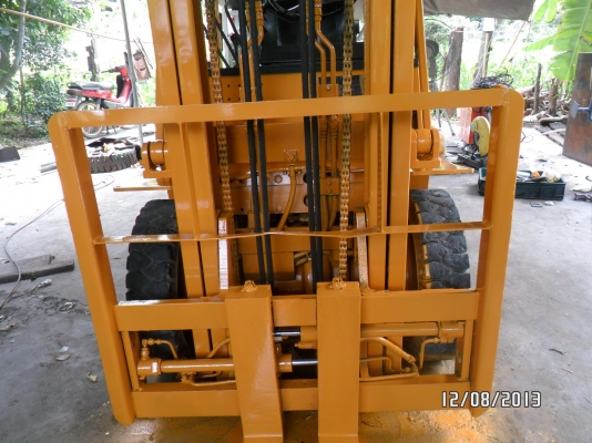 รถยกโฟร์คลิฟท์ยี่ห้อKOMATSUขนาด2ตันงาสไลด์นำเข้าจากญี่ปุ่นที่โคราช