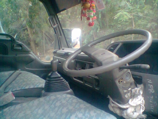 ขาย NPR  120 HPฝาขาว ห้างแท้ปี 43  NPR 66PX 5 T 710xxx แอร์เย็น DVDเพราะ (สุรินทร์)