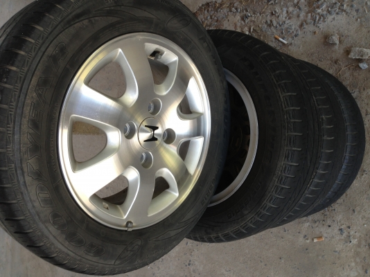 แม็ก4 รู 114 ขอบ15 พร้อมยาง195/65/15 ปี09