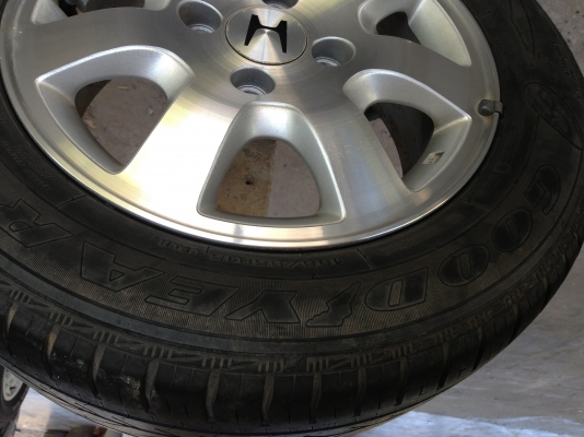 แม็ก4 รู 114 ขอบ15 พร้อมยาง195/65/15 ปี09