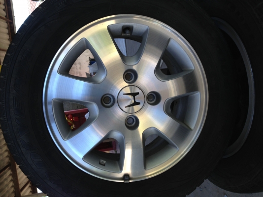 แม็ก4 รู 114 ขอบ15 พร้อมยาง195/65/15 ปี09