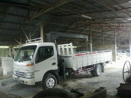 รถฮีโน่ 6 ล้อ 130 แรงม้า ติดเครน 2.5 ตัน ปี 54  สนใจติดต่อ 081 - 6079515