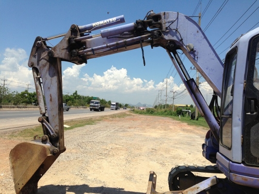 ขายรถแบคโฮ KOMATSU PC75UU-2 มีVDOครับ นำเข้าจากญี่ปุ่น สนใจติดต่อ 081-2990958