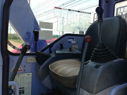 ขายรถแบคโฮ KOMATSU PC75UU-2 มีVDOครับ นำเข้าจากญี่ปุ่น สนใจติดต่อ 081-2990958