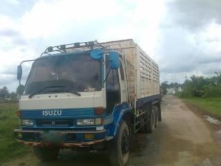 รถอิซูซุ 10 ล้อดั้ม FXZ 210 แรงม้า  สนใจติดต่อ 081 - 6079515