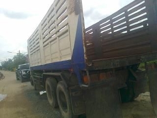 รถอิซูซุ 10 ล้อดั้ม FXZ 210 แรงม้า  สนใจติดต่อ 081 - 6079515