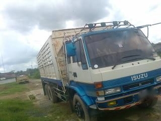 รถอิซูซุ 10 ล้อดั้ม FXZ 210 แรงม้า  สนใจติดต่อ 081 - 6079515